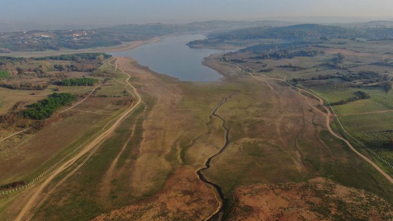 Ömerli Baraj'ının su seviyesinde korkutan çekilme