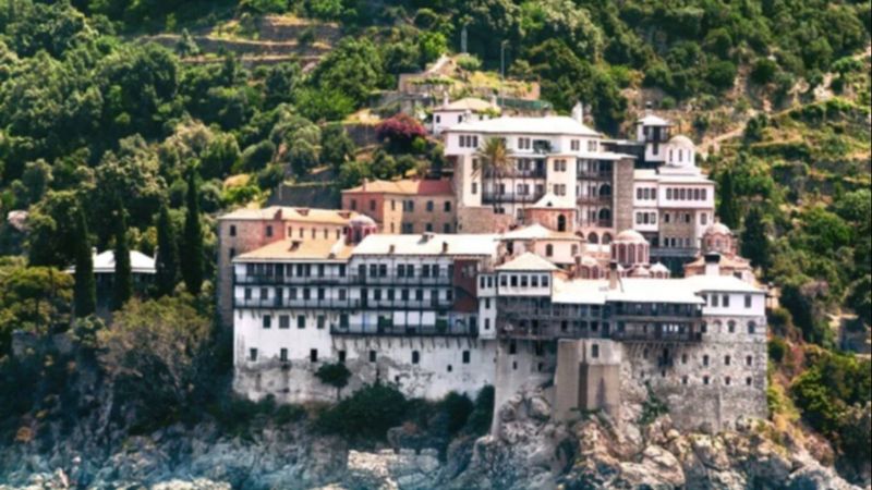 Yunanistan'da Aynoroz Adası'nın bin yıllık gizemi: Dişi hayvanın bile girmesi yasak