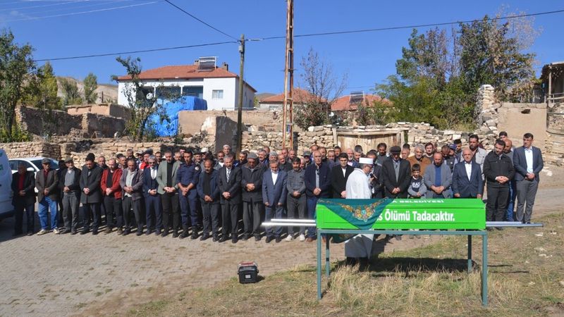 Kıbrıs şehidinin annesi Sivas'ta toprağa verildi