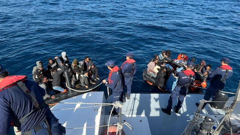 Yunanistan’ın ittiği 193 düzensiz göçmen kurtarıldı