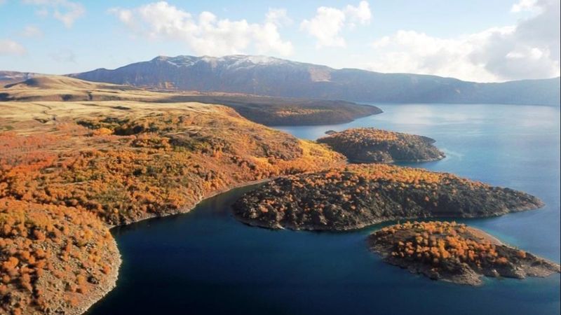 Nemrut Krater'i sonbahar renklerine büründü