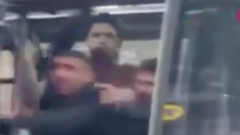 İstanbul'da minibüste yüksek sesli müzik zorbalığı