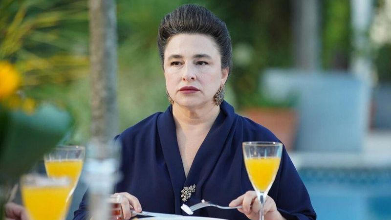 Bir Küçük Gün Işığı'nın Ümran'ı Esra Dermancıoğlu kimdir? Ünlü oyuncuya hırsızlık şoku!