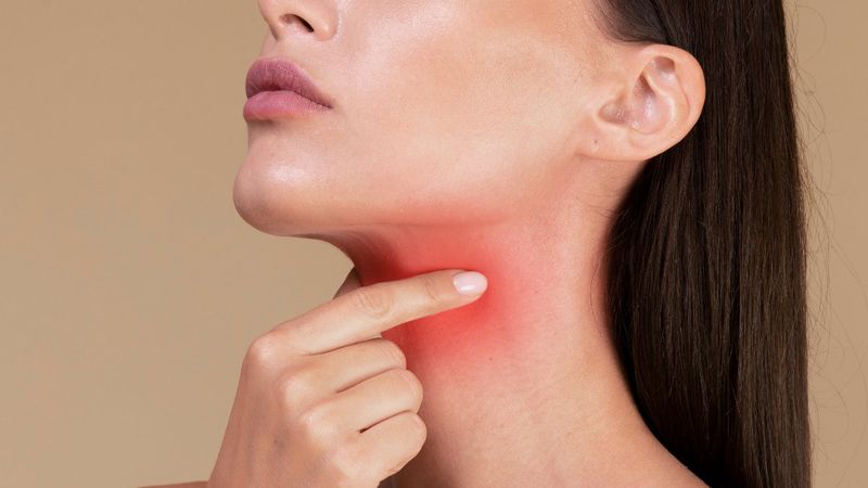 Uzun süreli boğaz ağrısına dikkat! Gırtlak kanseri böyle ortaya çıkıyor...