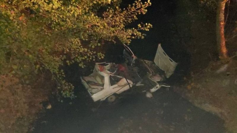 Çanakkale'de otomobil dere yatağına uçtu: 1 ölü, 1 yaralı
