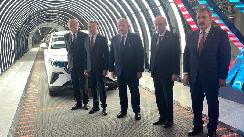 Liderler TOGG'u yakından inceledi