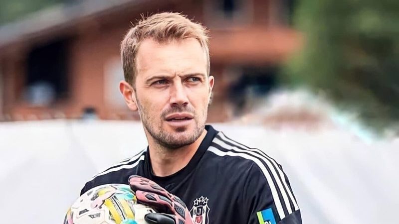 Beşiktaş'ta Mert Günok kaleyi Ersin Destanoğlu'ndan devraldı