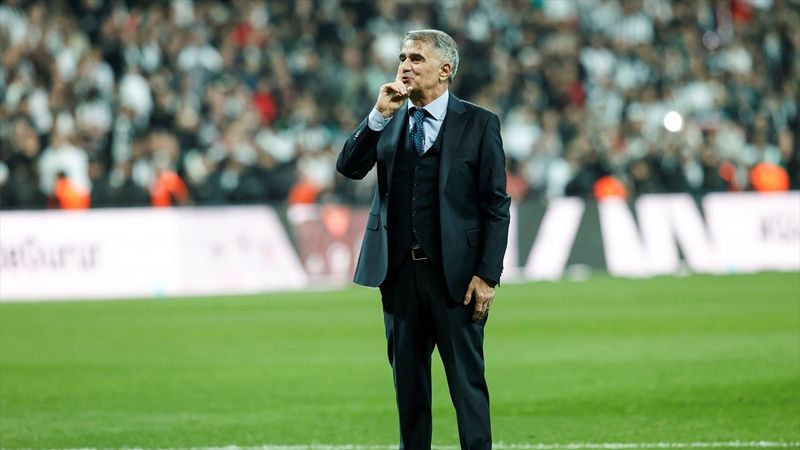 Şenol Güneş, maç sonunda 3'lü çektirdi