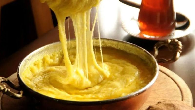 Mıhlama (Kuymak) nasıl yapılır, malzemeleri nelerdir? Uzadıkça uzayan mıhlama tarifi ve püf noktaları!