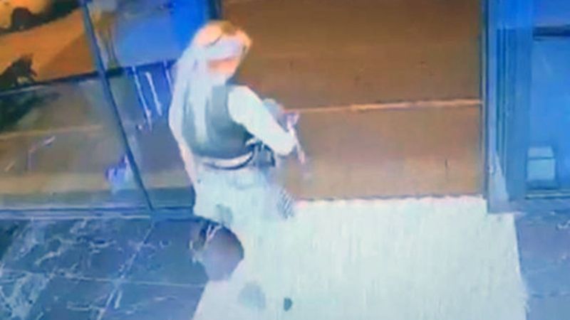 Antalya'daki güzellik salonunda işlem yaptıran kadınlar kaçtı