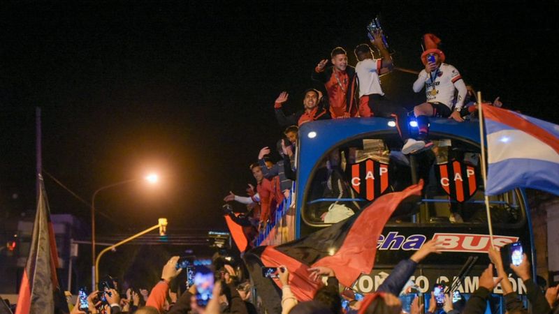 Ligde küme düşen Atletico Patronato, Arjantin Kupası'nı kazandı