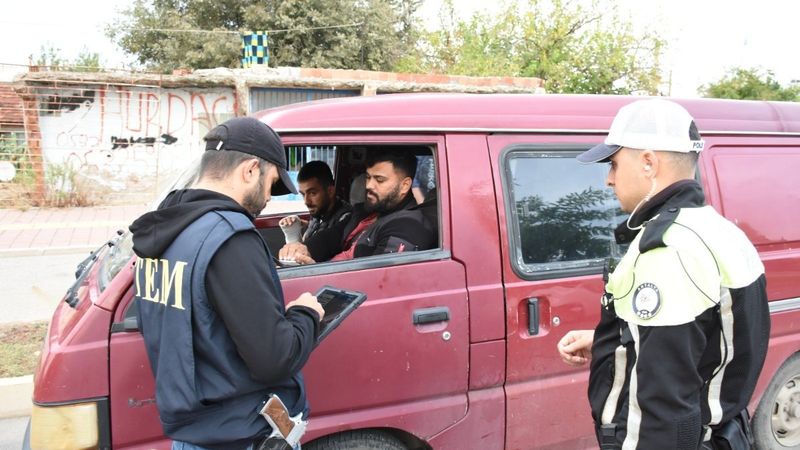 Antalya'da korsan taksi denetimi