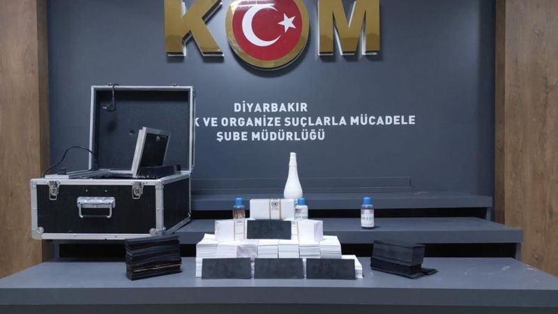 Diyarbakır’da sahte dolar malzemesiyle yakalanan Honduraslı tutuklandı