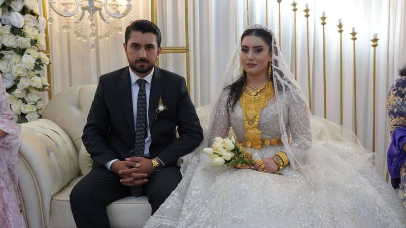 Hakkari'deki aşiret düğününde 1,5 milyonluk takı takıldı