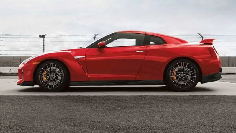 2023 Nissan GT-R ABD'de satışta