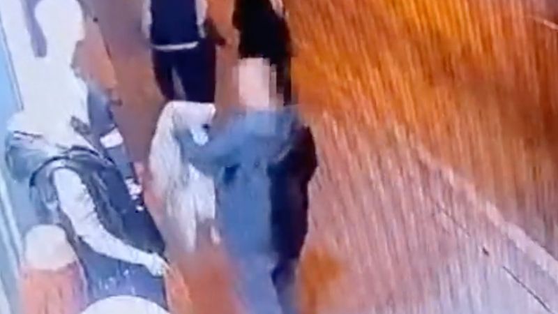 Beyoğlu'nda cansız mankenin üstünden mont çaldı