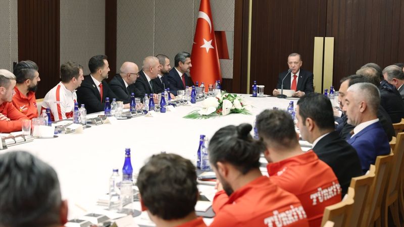 Cumhurbaşkanı Erdoğan, Türkiye Ampute Futbol Milli Takımı'nı kabul etti
