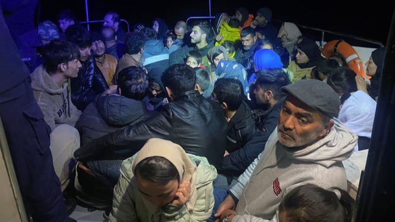 Yunanistan tarafından ölüme itilen 139 düzensiz göçmen kurtarıldı