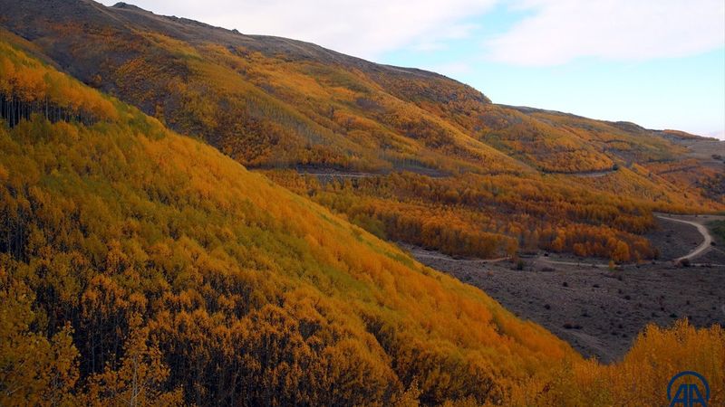 Sonbahar renkleri Erciyes'te kış sezonunu müjdeliyor