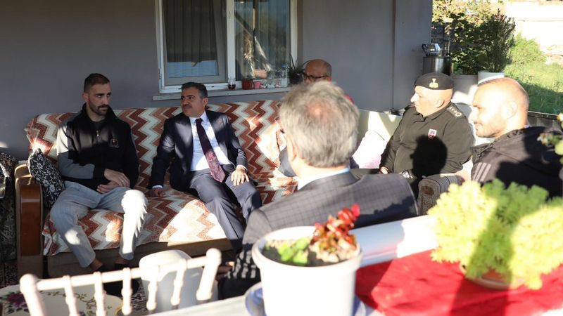 Şanlıurfa'da yaralanan askere komutanlarından ziyaret