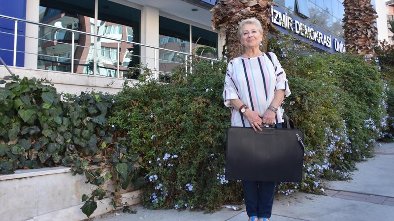 İzmir'de 72 yaşındaki kadın üniversiteli oldu