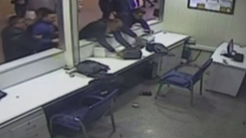 Kayseri'de bilet fiyatlarını düşük tutan firmanın yazıhanesine saldırdılar