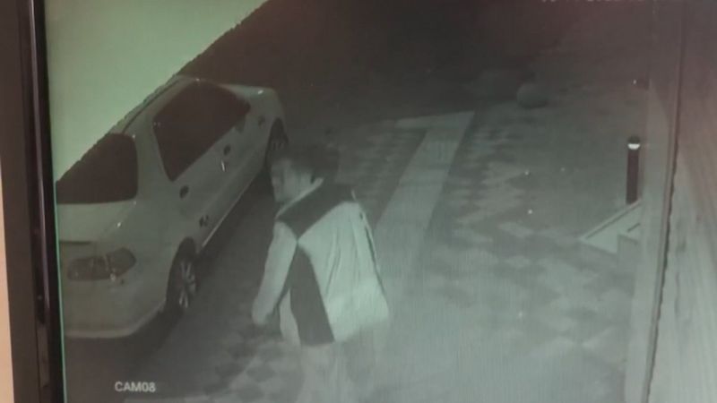 İstanbul'da yaya yolunu kapatan 10 otomobilin lastiklerini kesti