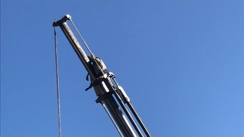 Kastamonu'da bozulan vincin tepesinde mahsur kaldı