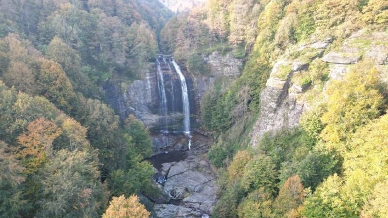 Bursa'da fay kırıklığından oluşan şelale görenleri büyülüyor