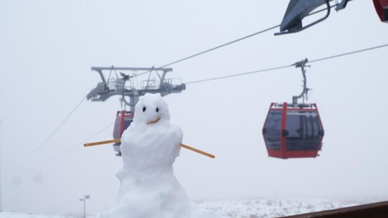 Erciyes Dağı'nda sezonun ilk kardan adamı yapıldı