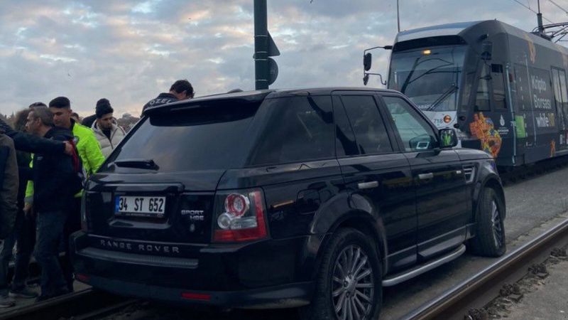 İstanbul'da ciple tramvay yoluna girdi