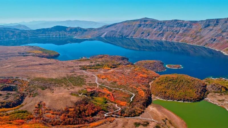 Nemrut Krater'i sonbahar renkleriyle büyüledi
