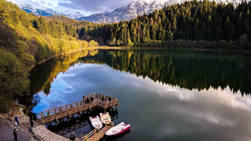 Artvin'de yeryüzünün gizli cenneti Karagöl'den sonbahar manzaraları