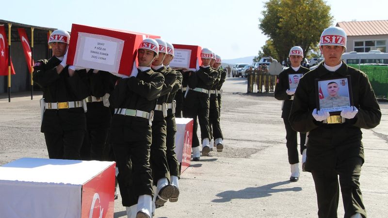 Pençe Kaplan şehitleri son yolculuklarına uğurlandı