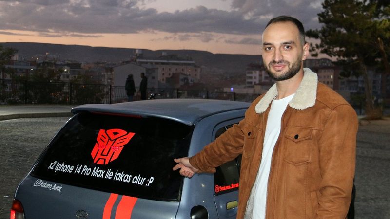 Sivas'ta 2 cep telefonu için 10 yıllık aracını gözden çıkardı