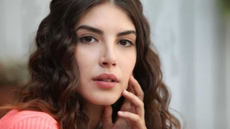 Teşkilat’ın Zehra’sı Deniz Baysal'ın eski hali şaşırttı! Meğer o da estetikli güzellerdenmiş