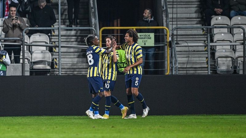 Fenerbahçe - Sivasspor maçının ilk 11'leri