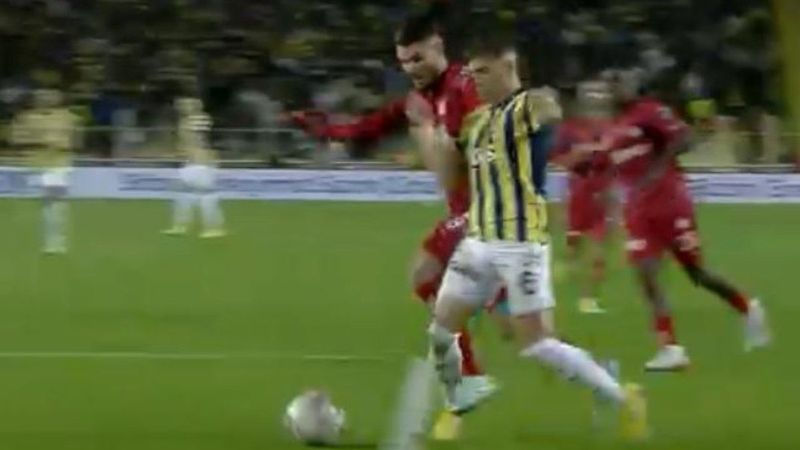 Fenerbahçe'nin penaltı kazandığı pozisyon