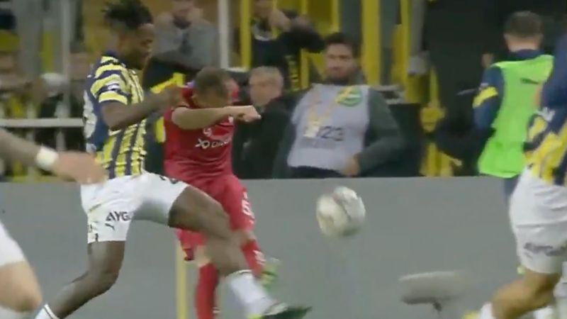 Batshuayi'nin kırmızı kart gördüğü pozisyon