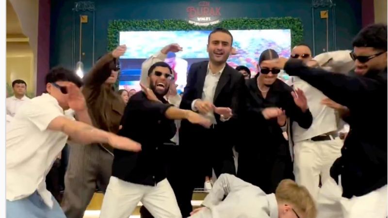 CZN Burak, Katar'da yeni şube açıyor