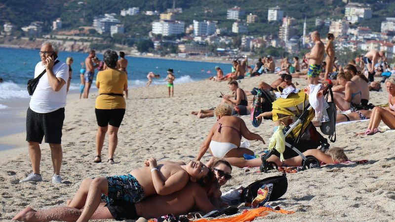 Avrupalılar, enerji krizinin ardından Antalya'ya akın etti