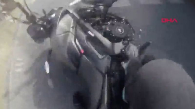 Sultangazi'de yayaya yol veren motosikletliye otomobil çarptı