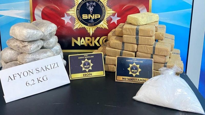 Siirt’te, valizden 25 kilo 700 gram uyuşturucu çıktı