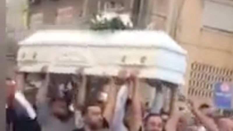 Lübnan'da danslı cenaze töreni