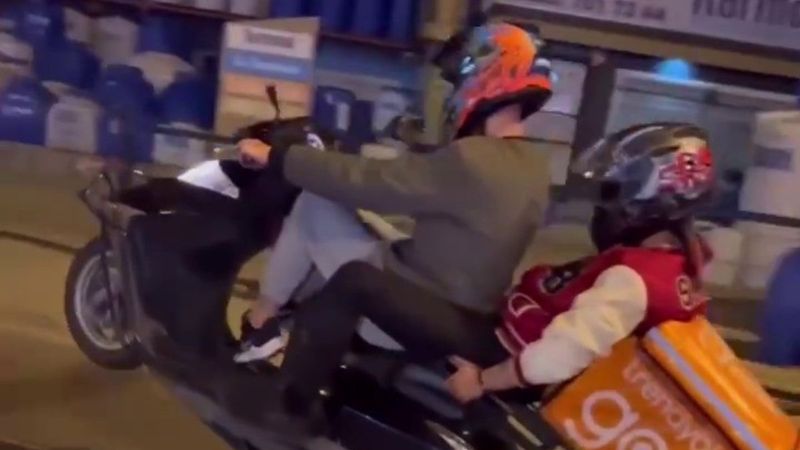 Pendik'te moto kuryenin tek teker üstündeki yolculuğu