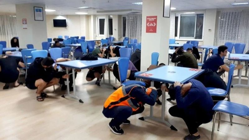 AFAD Çök - Kapan -Tutun tatbikatı nasıl yapılır, ne anlama geliyor? İşte AFAD deprem tatbikatı yapılışı