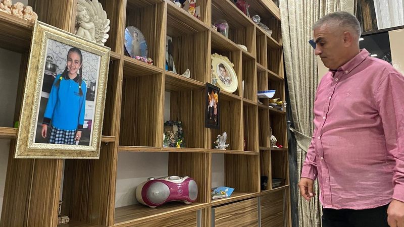 Antalya'da sokak köpekleri nedeniyle çocuğunu kaybeden babanın kurduğu dernek