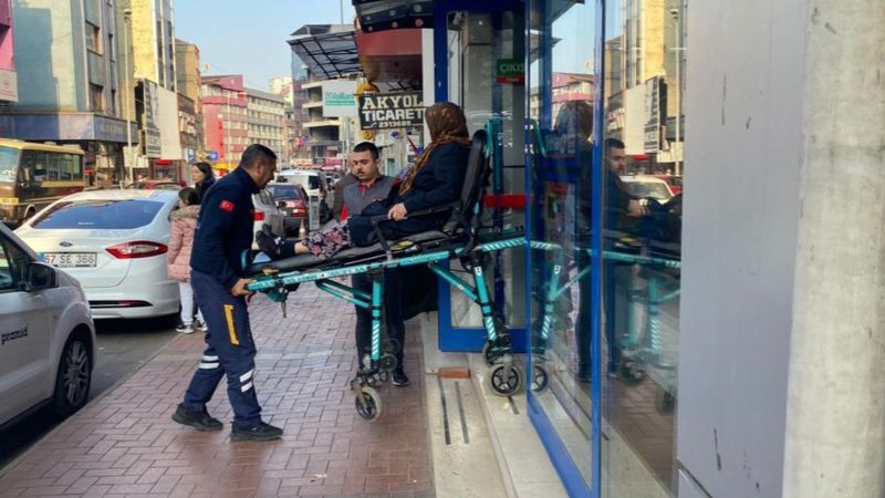 Zonguldak'ta otomobilin çarptığı kadın markete girip alışveriş yaptı