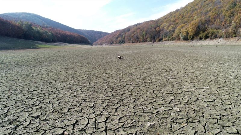 İstanbul'a su sağlayan barajlar kurudu