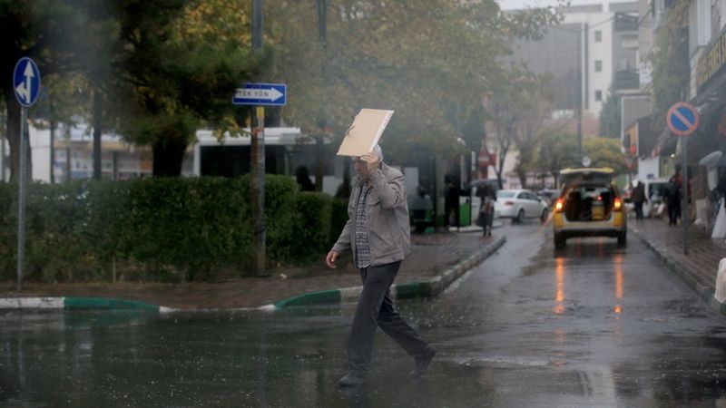 Trakya'da sağanak yağış hayatı olumsuz etkiledi
